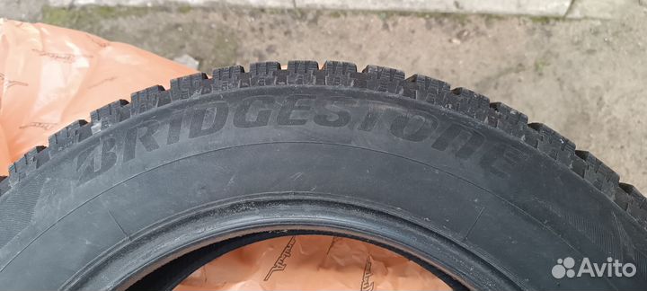 Bridgestone Blizzak Spike-02 215/60 R16 95T