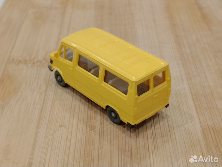 Mercedes-Benz T1 (1977-1995), жёлтый