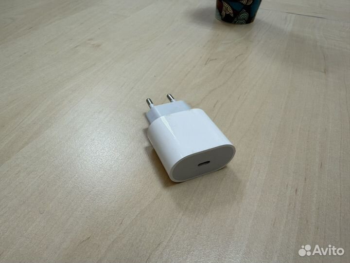 Адаптер питания Apple 20W USB-C A2347 оригинал бу