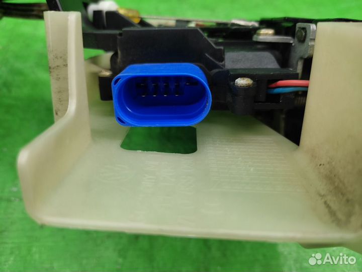 Замок з/п двери 9 конт. Touareg 06-10 / Таурег