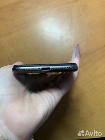 Телефон iPhone 8