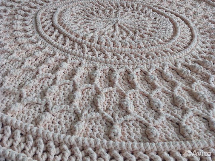 Ковер вязанный