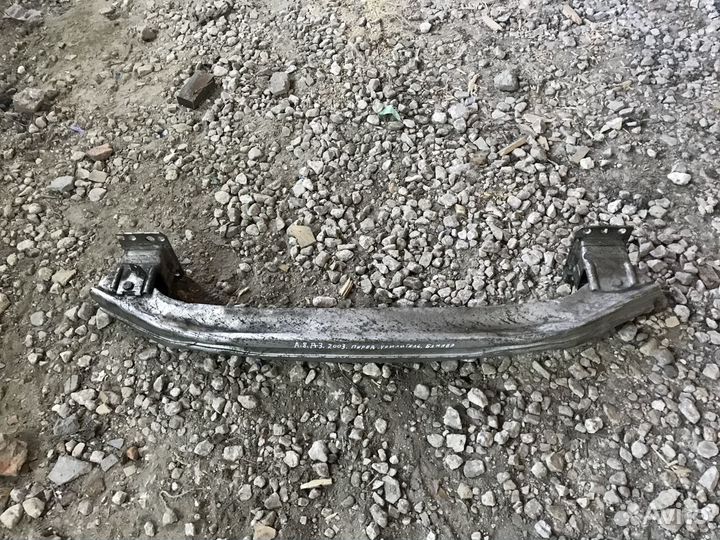 Передний усилитель бампера А8-D3-3.7л 2003