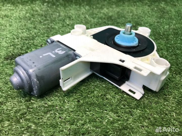 Моторчик стеклоподъемника задний левый Volkswagen
