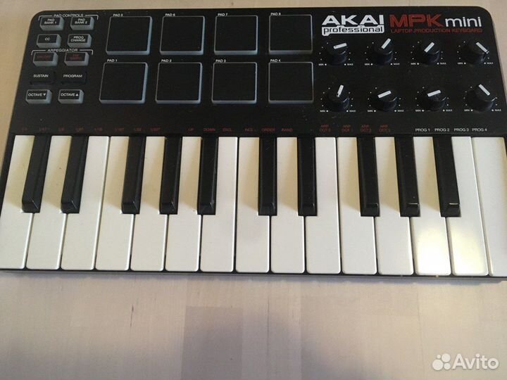 Продается Midi-клавиатура контроллер Akai MPK Mini
