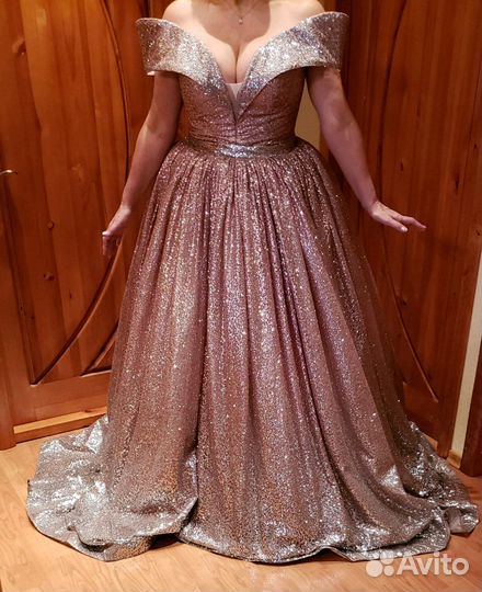 Роскошное бальное платье