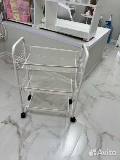 Этажерка на колесиках