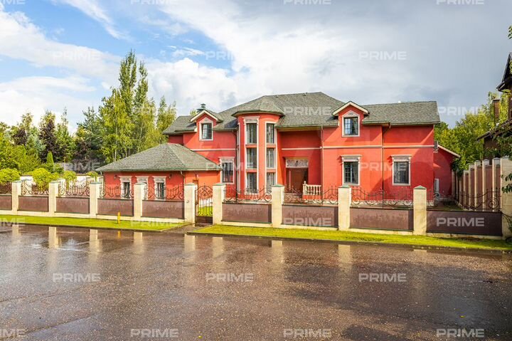 Дом 800 м² на участке 15 сот.