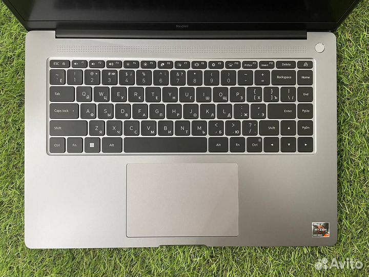 Гравировка клавиатур ноутбуков macbook