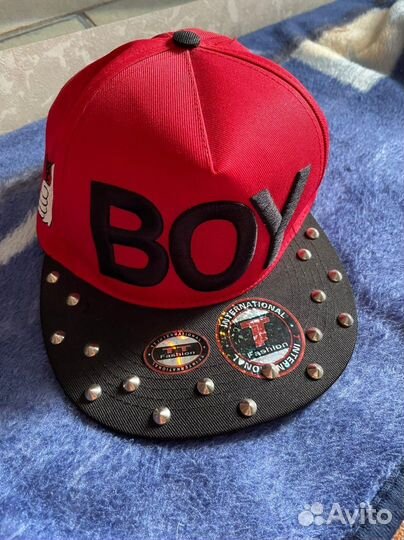 Кепка красная BOY