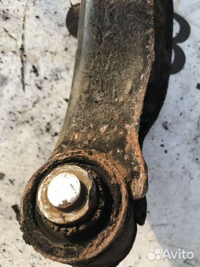 Рычаг задний верхний правый Nissan Pathfinder III