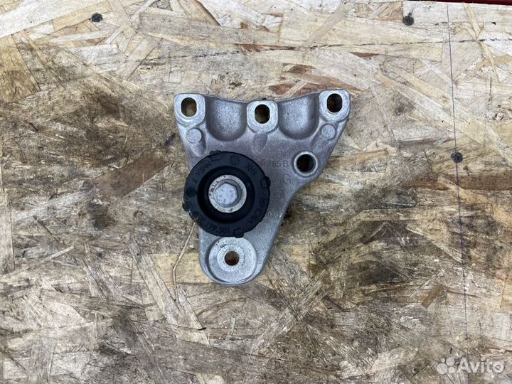 Кронштейн опоры двигателя Volkswagen Polo