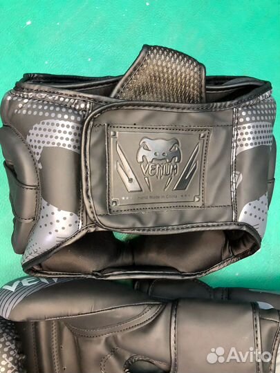 Комплект venum боксерские перчатки шлем щитки