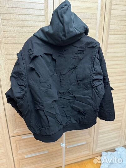 В наличии Balenciaga Distressed oversize type