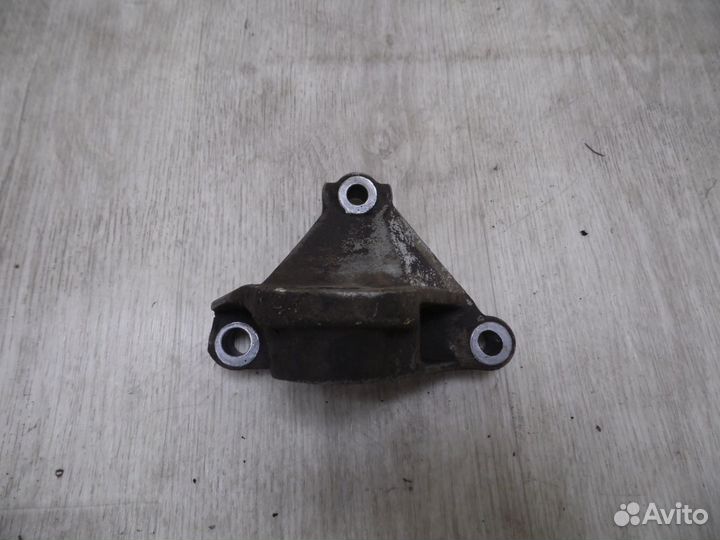 Кронштейн опоры двигателя Renault Megane II 2003-2