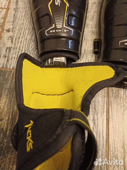 Детская хоккейная форма + детские коньки