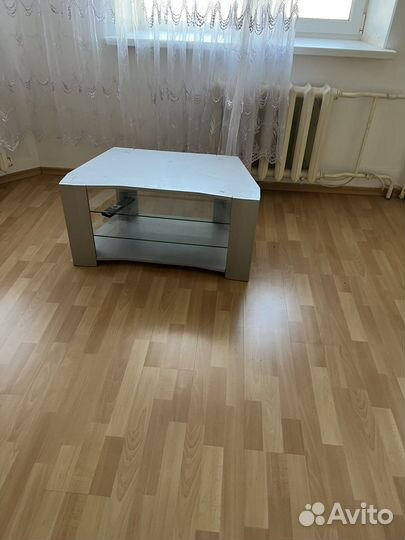 Ковер и тумба под телевизор, приставку