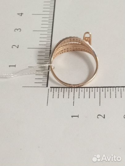 Кольцо с синтетическим камнем Золото