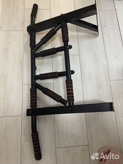 Турник настенный