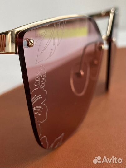 Солнцезащитные очки Prada