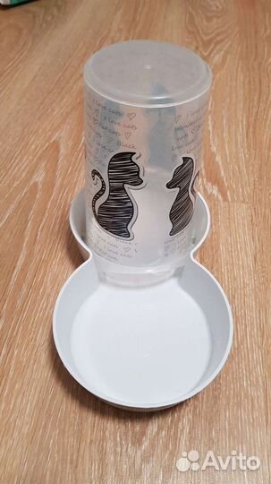 Поилка-кормушка для кошек и собак