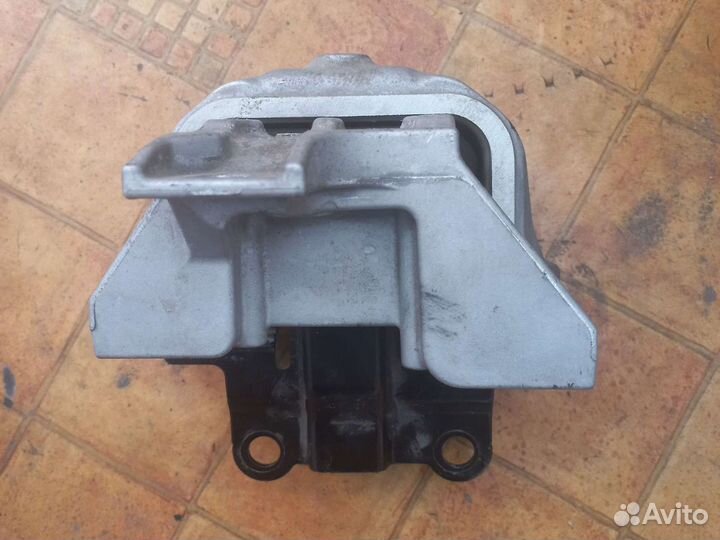 Подушка Мицубиси Аутлэндер 3