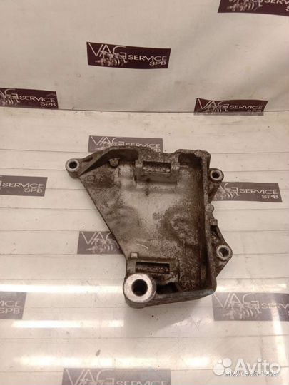 Кронштейн генератора VW VAG 2.5 R5 BAC BPE AXD AXE