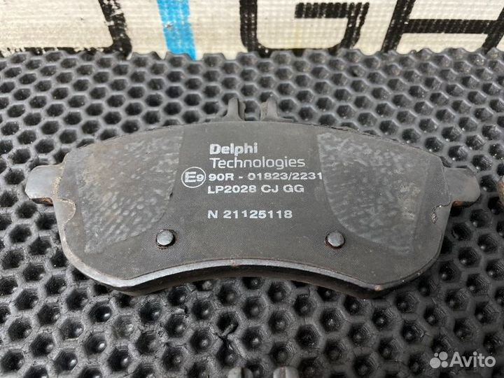 Колодки тормозные передние Mercedes-Benz C-Class