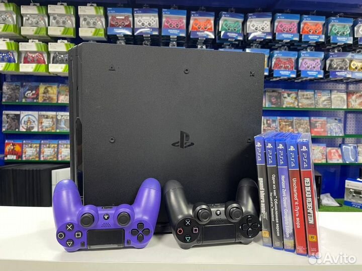 Sony PlayStation 4 про Черная