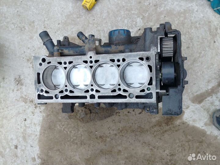 Блок цилиндров K4J Renault Megane 2