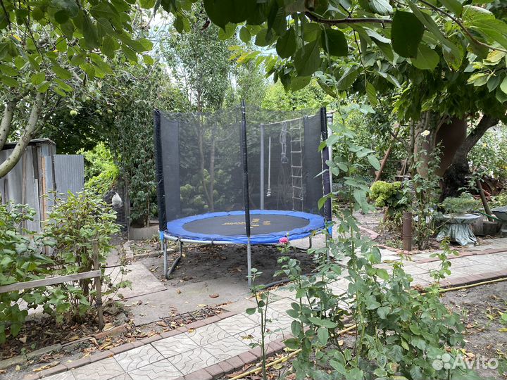 Батут с защитной сеткой (размер 2.44 см)