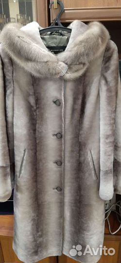 Шуба мутоновая с капюшоном