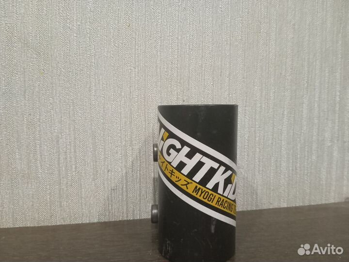 Зажим для трюкового самоката