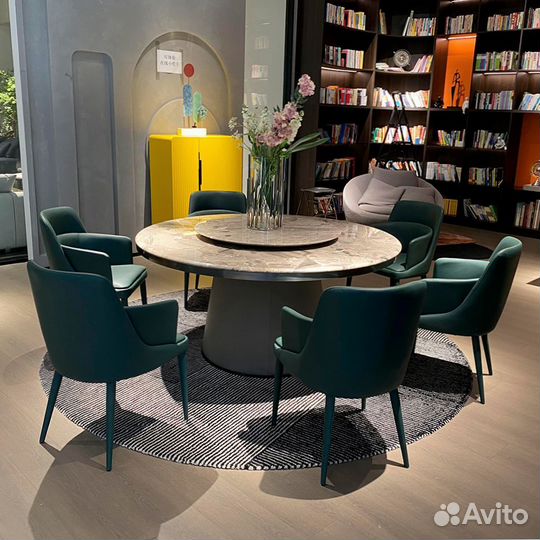 Стол с отделкой из микрофибры Murray