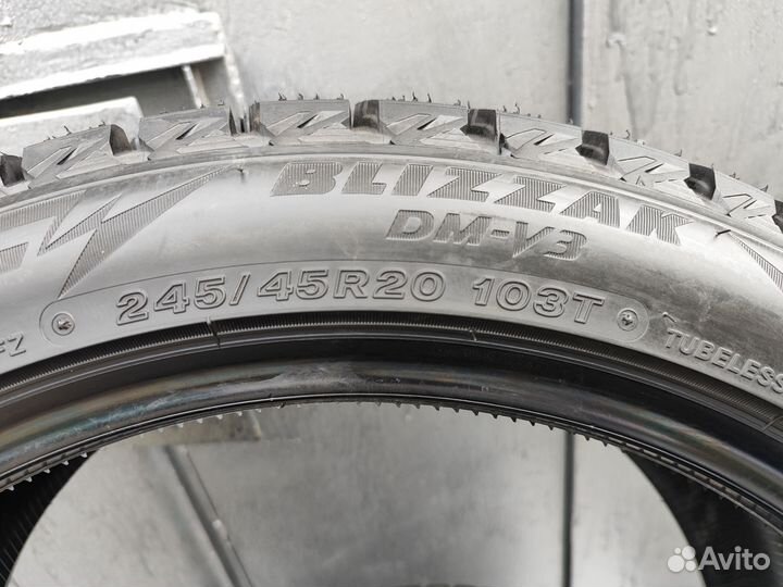 Bridgestone Blizzak DM-V3 245/45 R20 103T