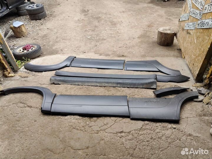 Обвес (молдинги) Бертон нива Шевроле