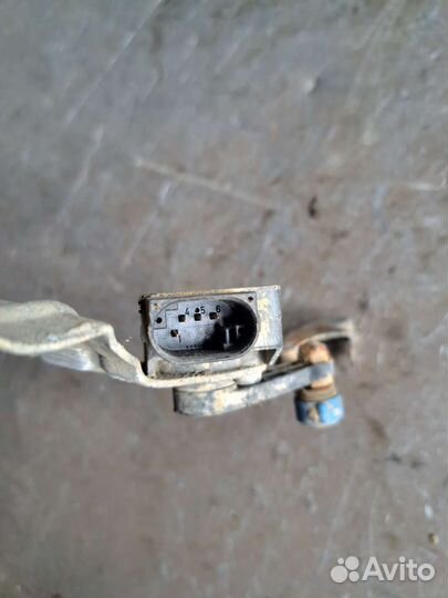 Датчик уровня подвески на Audi A4 B6