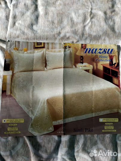 Покрывало и наволочки на кровать