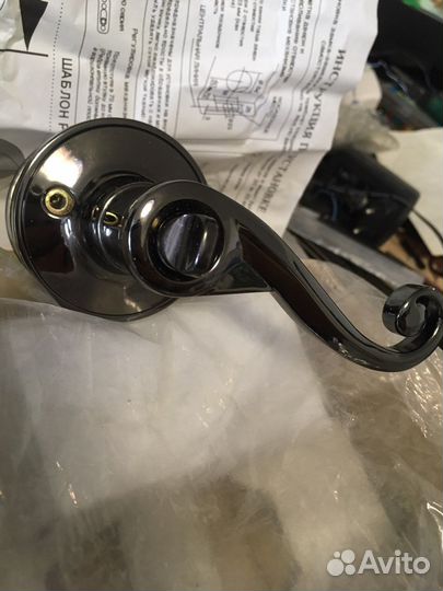 Дверная ручка межкомнатная с фиксатором