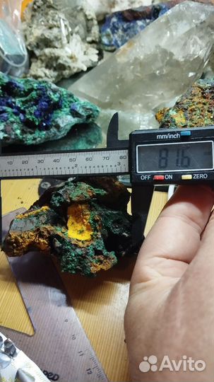 Лимонит, малахит