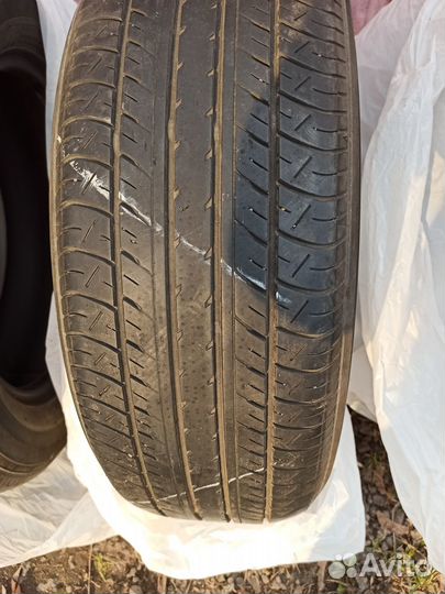 Yokohama dB Decibel E70B 215/60 R16 95V