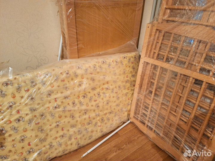 Манеж с маятником + матрас и бортик