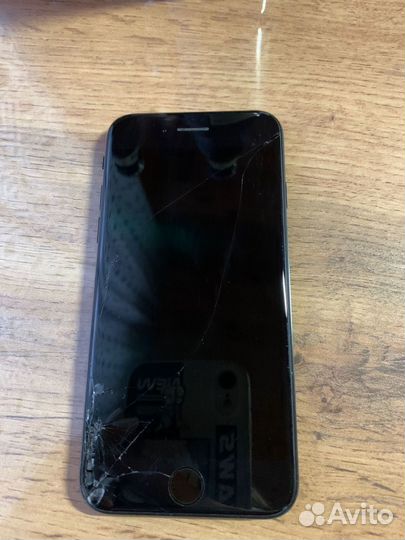 iPhone SE, 64 ГБ