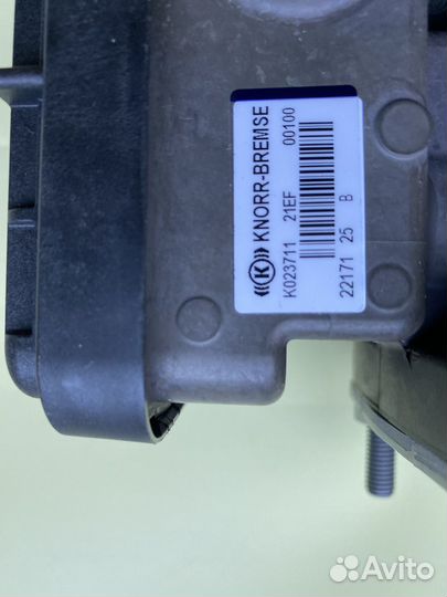 Кран управления тормозами прицепа