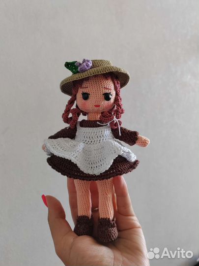 Вязаная кукла ручной работы