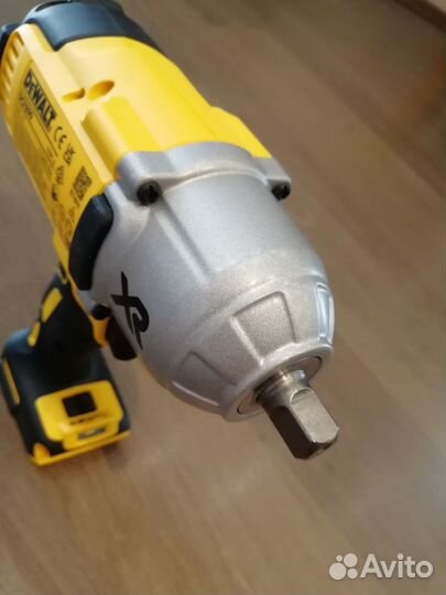 Аккумуляторный гайковерт Dewalt DCF899 оригинал