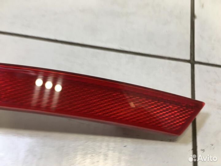 Отражатель в бампер задний левый Volkswagen Passat