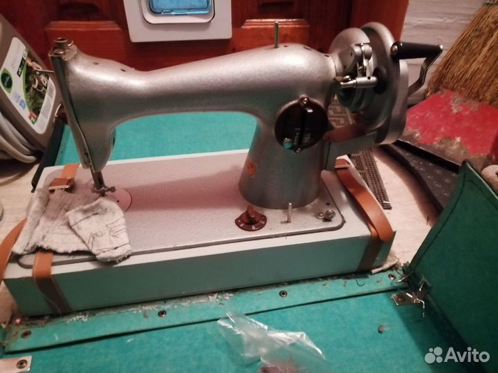 Машина швейная 2м-34 с ручным приводом в футлярепр