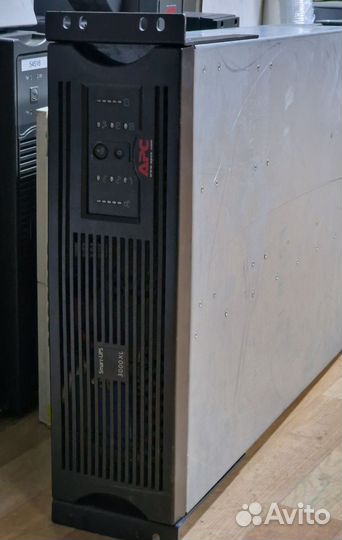 APC Smart-UPS XL 3000 ва 2700W SUA3000rmxli3U