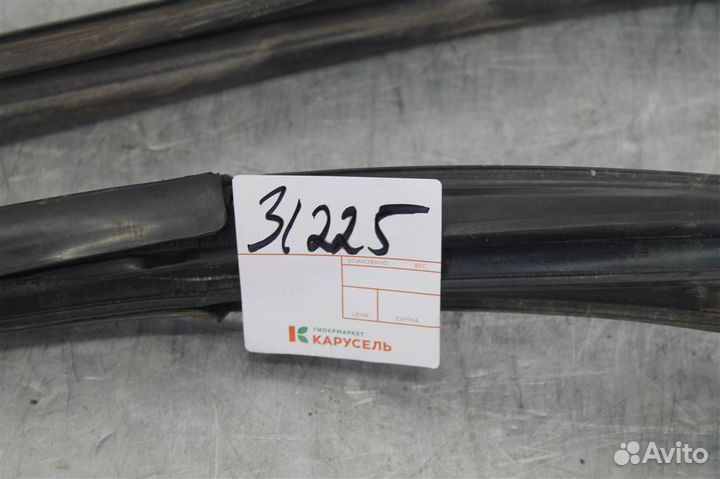 Уплотнитель стекла двери передней левой Honda C-R